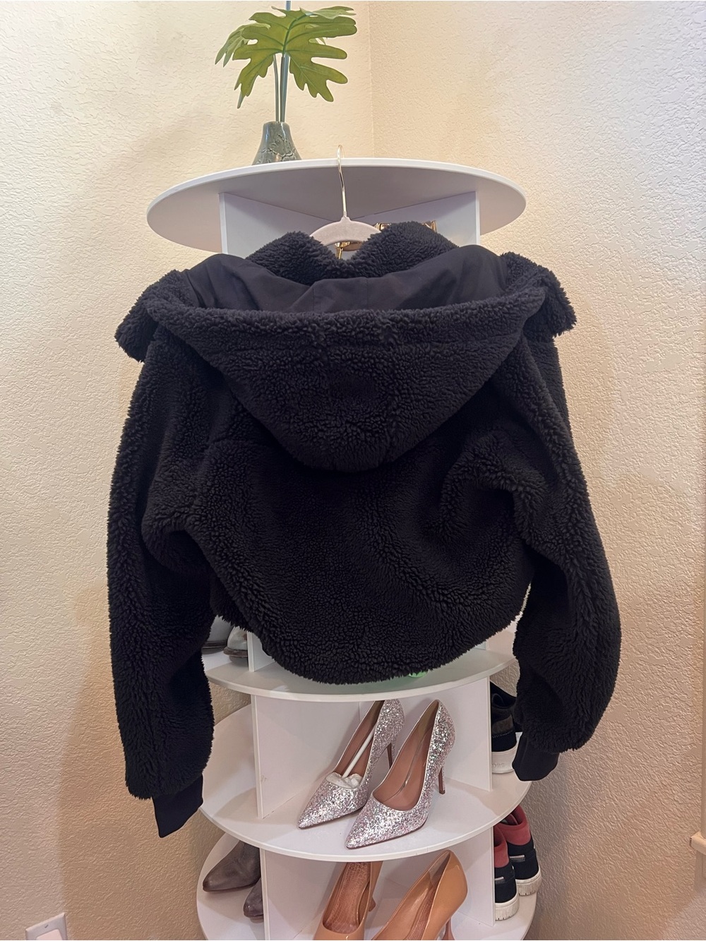 ALO Foxy Sherpa Teddy Hooded Jacket Coat Small Plush Excellent Condition! - Picture 5 of 8